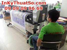 Làm đẹp không gian phòng khách với tranh in vải silk