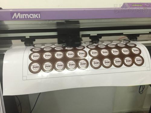 Sản phẩm decal sữa đều được bế bằng máy Mimaki Nhật Bản chất lượng cao Sản phẩm decal sữa đều được bế bằng máy Mimaki Nhật Bản chất lượng cao
