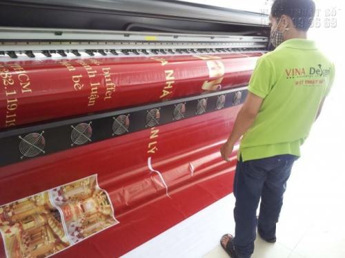 In phông nền sự kiện trên chất liệu bạt hiflex bằng máy in hiflex khổ lớn kỹ thuật cao