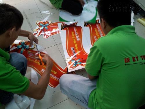 Cắt thành phẩm PP làm câu chúc lẵng hoa Cắt thành phẩm PP làm câu chúc lẵng hoa