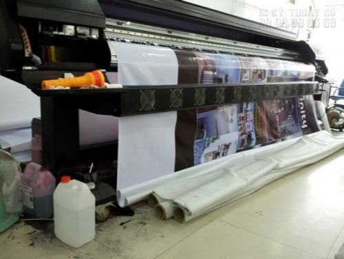 Tại In Kỹ Thuật Số sử dụng nhiều máy in hiflex khổ lớn, hiện đại giúp khách hàng nhanh chóng được in ngay sản phẩm mình cần.