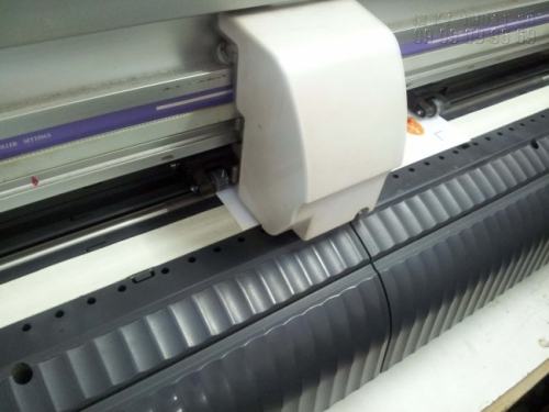 Máy bế khổ nhỏ trực tiếp bế đơn hàng in decal giấy làm tem nhãn sản phẩm - in decal giấy khổ A4 tại In Kỹ Thuật Số