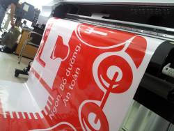 In UV PP keo chất lượng cao dùng làm poster quảng cáo, decal dán vật phẩm quảng cáo, in bồi Fomex