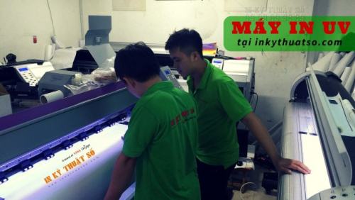 Máy in UV hiện đang hoạt động tại In Kỹ Thuật Số, chúng tôi nhận đơn hàng in UV số lượng lớn trang trí, nhận in UV số lượng ít theo yêu cầu đặt riêng Máy in UV hiện đang hoạt động tại In Kỹ Thuật Số, chúng tôi nhận đơn hàng in UV số lượng lớn trang trí, nhận in UV số lượng ít theo yêu cầu đặt riêng