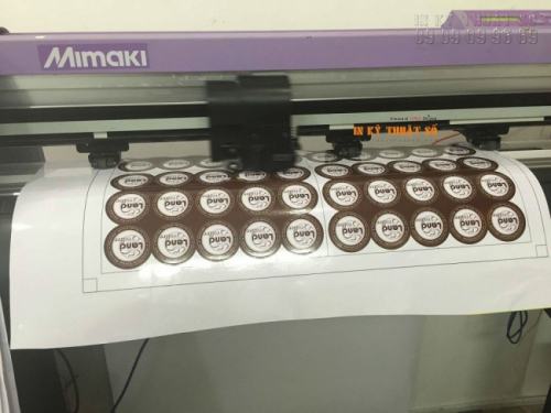 Bế tem nhãn, thành phẩm decal sau in bằng máy bế Mimaki hiện đại cho chất lượng cao, đảm bảo đúng kích thước theo yêu cầu khách hàng Bế tem nhãn, thành phẩm decal sau in bằng máy bế Mimaki hiện đại cho chất lượng cao, đảm bảo đúng kích thước theo yêu cầu khách hàng