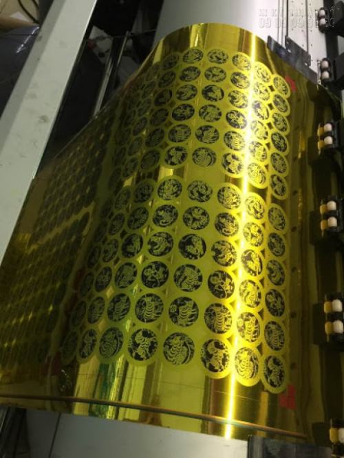 In tem vàng decal lấy liền cực đẹp tại Công ty TNHH In Kỹ Thuật Số In tem vàng decal lấy liền cực đẹp tại Công ty TNHH In Kỹ Thuật Số