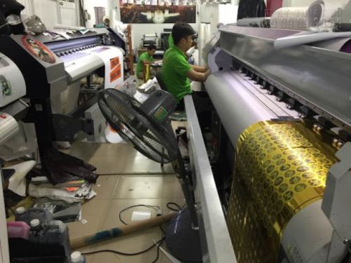 Với máy móc in decal hiện đại, Công ty TNHH In Kỹ Thuật Số - Digital Printing luôn mang đến thành phẩm decal ấn tượng, đẹp, không nhem màu, đảm bảo đúng yêu cầu khách hàng Với máy móc in decal hiện đại, Công ty TNHH In Kỹ Thuật Số - Digital Printing luôn mang đến thành phẩm decal ấn tượng, đẹp, không nhem màu, đảm bảo đúng yêu cầu khách hàng