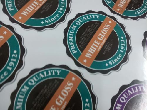 Thành phẩm Decal tem nhãn thiết kế và in ấn theo yêu cầu của khách hàng