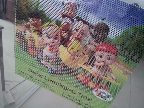 In Decal lưới quảng cáo ngoài trời ấn tượng
