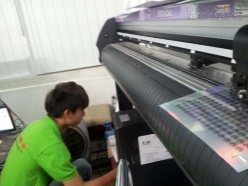 Bế Decal 7 màu bằng máy bế chuyên nghiệp Mimaki Bế Decal 7 màu bằng máy bế chuyên nghiệp Mimaki