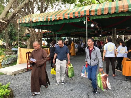 Công ty In Kỹ Thuật Số hoạt động xã hội cúng dường trai tăng và khuân đồ hộ các sư thầy tại Thiền Viện Trúc Lâm Phật Đăng vào ngày 28/5/2017 Công ty In Kỹ Thuật Số hoạt động xã hội cúng dường trai tăng và khuân đồ hộ các sư thầy tại Thiền Viện Trúc Lâm Phật Đăng vào ngày 28/5/2017