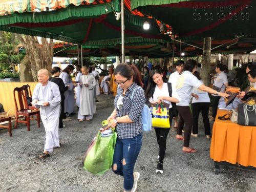 Công ty In Kỹ Thuật Số hoạt động xã hội cúng dường trai tăng và khuân đồ hộ các sư thầy tại Thiền Viện Trúc Lâm Phật Đăng vào ngày 28/5/2017 Công ty In Kỹ Thuật Số hoạt động xã hội cúng dường trai tăng và khuân đồ hộ các sư thầy tại Thiền Viện Trúc Lâm Phật Đăng vào ngày 28/5/2017
