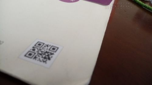 Mã QR-code được in ở mặt sau của phong phì công ty