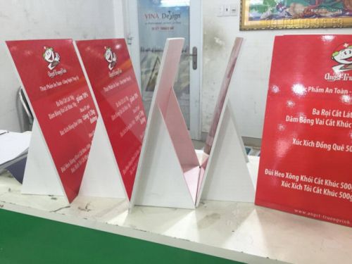 In standee để bàn tù in PP In standee để bàn tù in PP