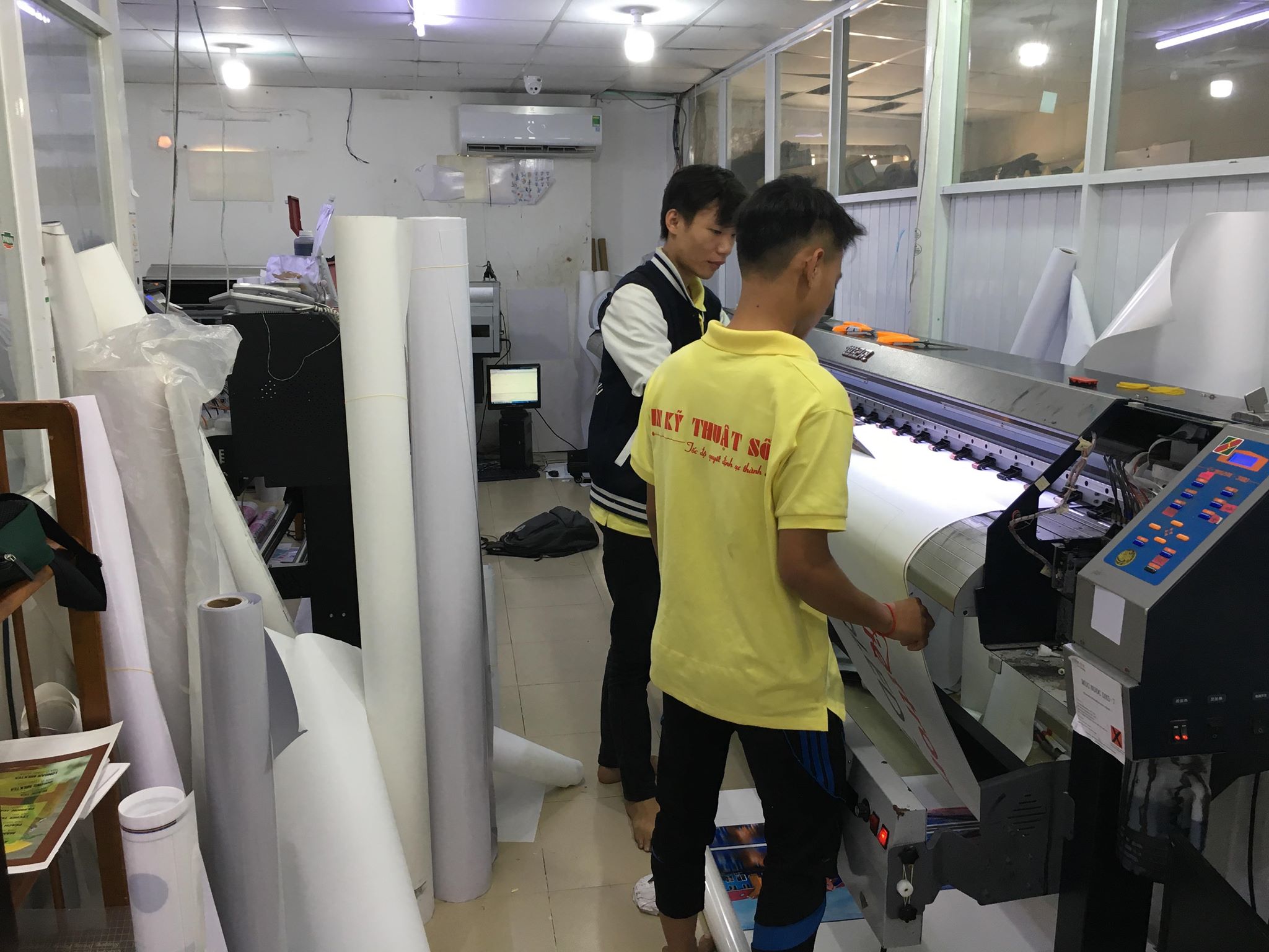Trang thiết bị máy móc in tờ rơi lay ngay hiện đại