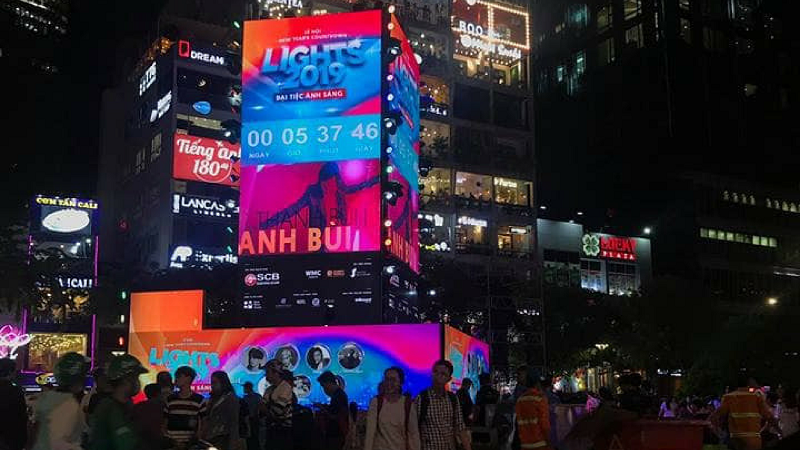 Lắp đặt màn hình Led khối vuông 4 mặt tại trung tâm phố đi bộ Nguyễn Huệ nhân sự kiện Countdown ngày 31/12/2018