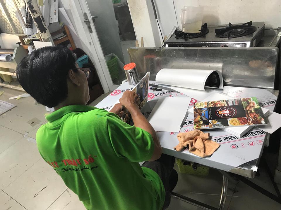 Gia công menu nhà hàng