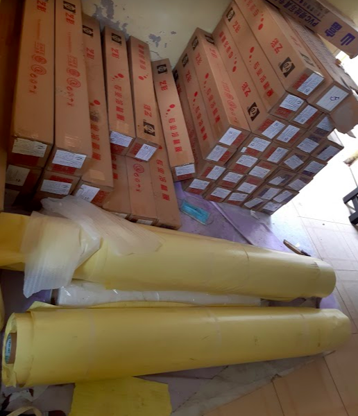 Khu vực vật tư in tem nhãn, decal