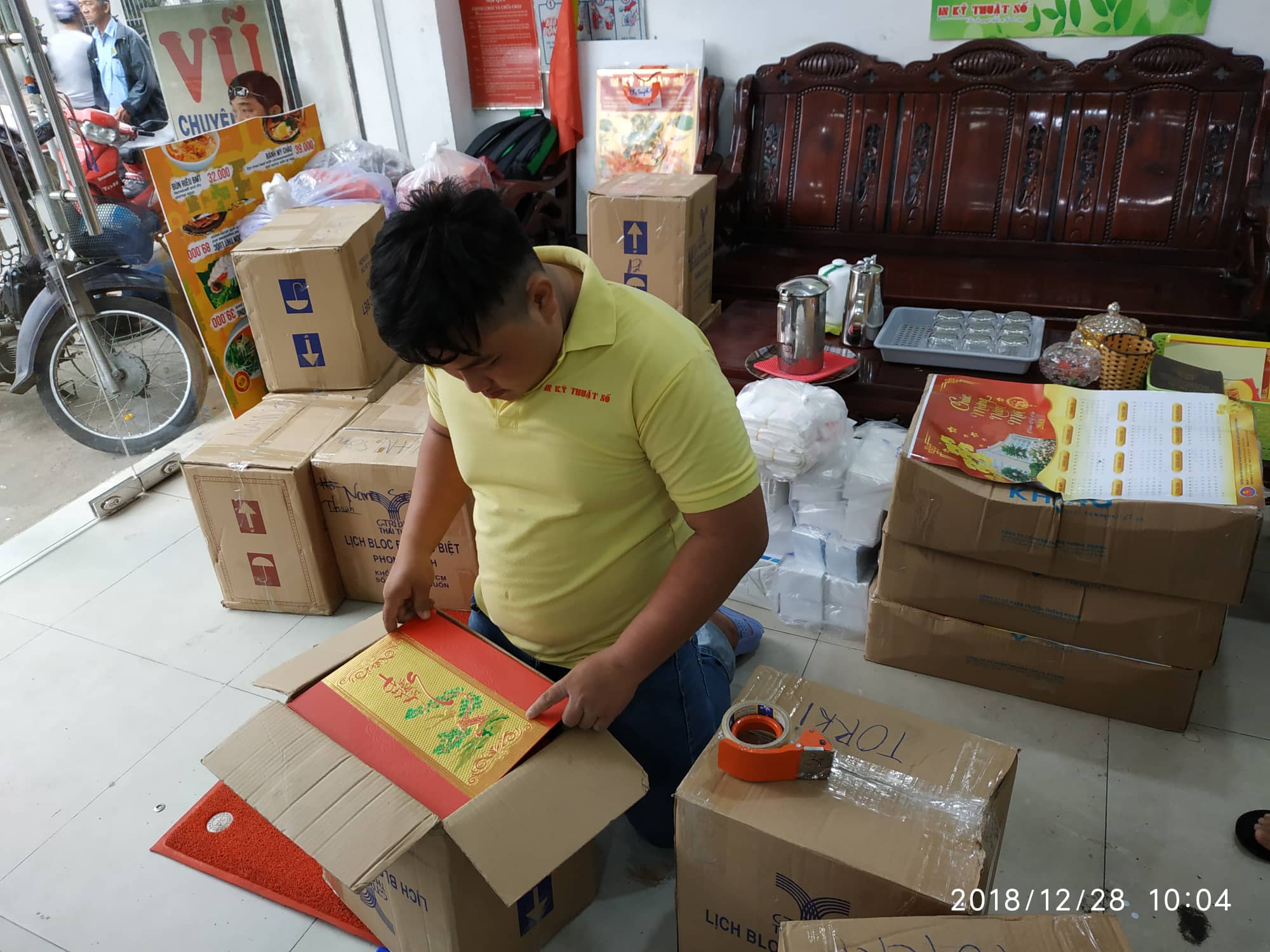 Đơn hàng in lịch được thực hiện từ 5 - 7 ngày và được đóng gói giao tận tay khách hàng
