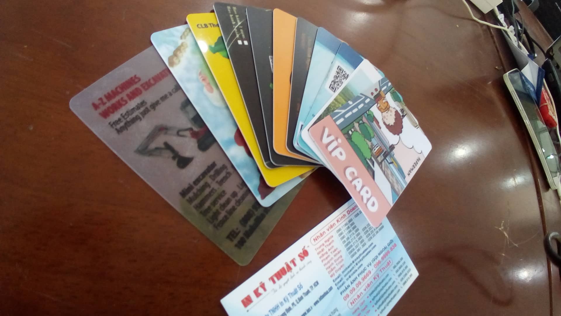 Các loại thẻ nhựa làm móc khoá điện thoại