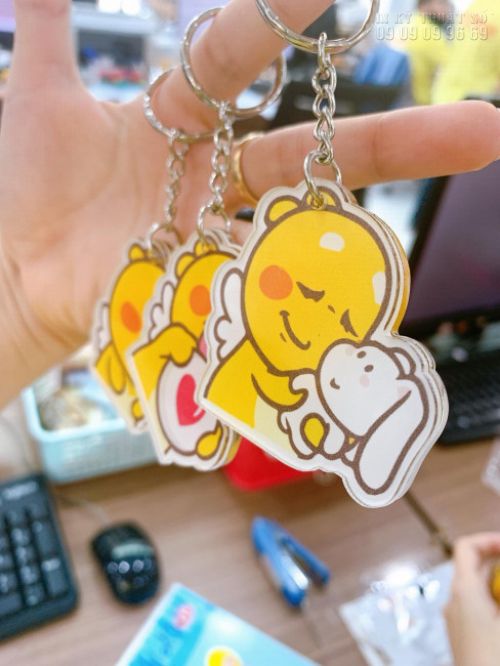 Đặt in móc khóa mica số lượng ít theo yêu cầu TPHCM - Móc khóa mica in chuyển nhiệt, hai mặt cắt hình bo theo đường viền sticker - In Kỹ Thuật Số Since 2006 - Ảnh: 3