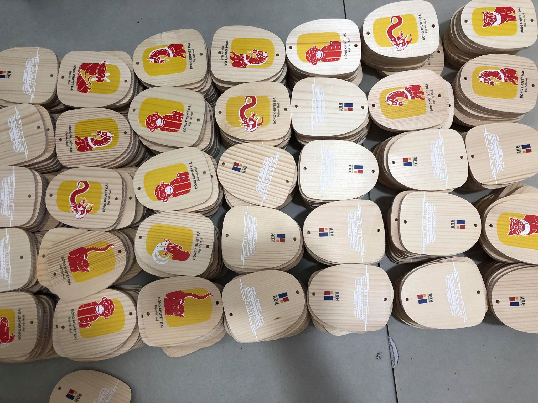 in logo lên gỗ MDF