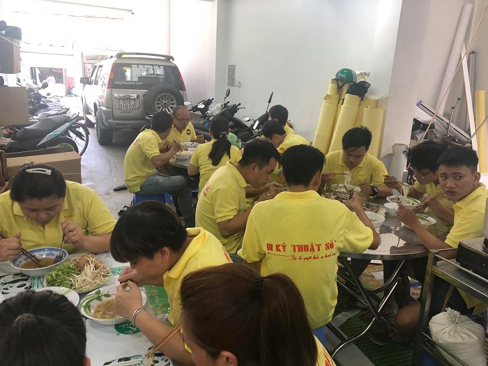 Tổ chức nấu ăn trưa thứ bảy tại công ty In Kỹ Thuật Số - Ảnh: 4