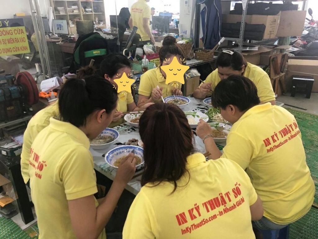 Tổ chức nấu ăn trưa thứ bảy tại công ty In Kỹ Thuật Số - Ảnh: 2